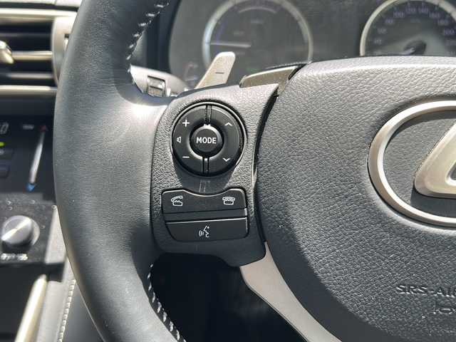 レクサス ＩＳ 300h 佐賀県 2013(平25)年 4万km ホワイトパールクリスタルシャイン 純正ナビ/Ｂｌｕｅｔｏｏｔｈ/CD/DVD/バックカメラ/ワンセグテレビ/オートライト/オートエアコン/パワーシート/シートヒーター/エアシート/サンルーフ/クルーズコントロール/プッシュスタート/パドルシフト/EVモード/SNOW/前後ドライブレコーダー/取扱説明書/保証書/記録簿