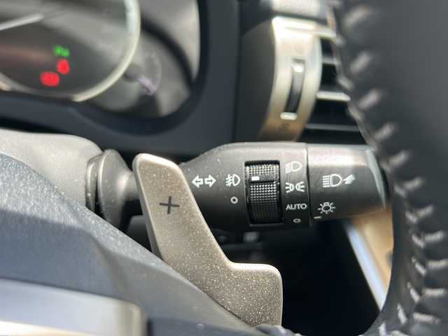 レクサス ＩＳ 300h 佐賀県 2013(平25)年 4万km ホワイトパールクリスタルシャイン 純正ナビ/Ｂｌｕｅｔｏｏｔｈ/CD/DVD/バックカメラ/ワンセグテレビ/オートライト/オートエアコン/パワーシート/シートヒーター/エアシート/サンルーフ/クルーズコントロール/プッシュスタート/パドルシフト/EVモード/SNOW/前後ドライブレコーダー/取扱説明書/保証書/記録簿