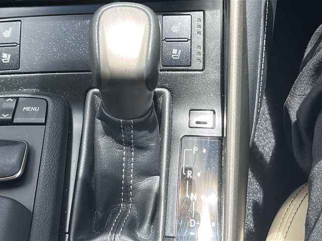 レクサス ＩＳ 300h 佐賀県 2013(平25)年 4万km ホワイトパールクリスタルシャイン 純正ナビ/Ｂｌｕｅｔｏｏｔｈ/CD/DVD/バックカメラ/ワンセグテレビ/オートライト/オートエアコン/パワーシート/シートヒーター/エアシート/サンルーフ/クルーズコントロール/プッシュスタート/パドルシフト/EVモード/SNOW/前後ドライブレコーダー/取扱説明書/保証書/記録簿