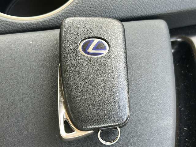 レクサス ＩＳ 300h 佐賀県 2013(平25)年 4万km ホワイトパールクリスタルシャイン 純正ナビ/Ｂｌｕｅｔｏｏｔｈ/CD/DVD/バックカメラ/ワンセグテレビ/オートライト/オートエアコン/パワーシート/シートヒーター/エアシート/サンルーフ/クルーズコントロール/プッシュスタート/パドルシフト/EVモード/SNOW/前後ドライブレコーダー/取扱説明書/保証書/記録簿