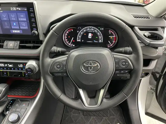 トヨタ ＲＡＶ４ アドベンチャー オフロードPKG 岡山県 2022(令4)年 1.6万km スーパーホワイトⅡ 純正９インチディスプレイオーディオ　/【BT/Carplay】/全周囲カメラ　/レーダークルーズコントロール　/シートヒーター　/エアシート　/ＬＥＤヘッドライト　/ＥＴＣ　/ドライブレコーダー前側　/ステアリングヒーター/スペアキー×1/パワーシート運転席/コーナセンサー前後/オートハイビーム/ダウンヒルアシスト/踏み間違い防止/オートブレーキホールド/ブラインドスポットモニター