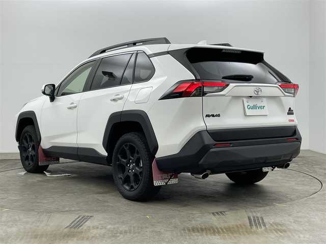トヨタ ＲＡＶ４ アドベンチャー オフロードPKG 岡山県 2022(令4)年 1.6万km スーパーホワイトⅡ 純正９インチディスプレイオーディオ　/【BT/Carplay】/全周囲カメラ　/レーダークルーズコントロール　/シートヒーター　/エアシート　/ＬＥＤヘッドライト　/ＥＴＣ　/ドライブレコーダー前側　/ステアリングヒーター/スペアキー×1/パワーシート運転席/コーナセンサー前後/オートハイビーム/ダウンヒルアシスト/踏み間違い防止/オートブレーキホールド/ブラインドスポットモニター