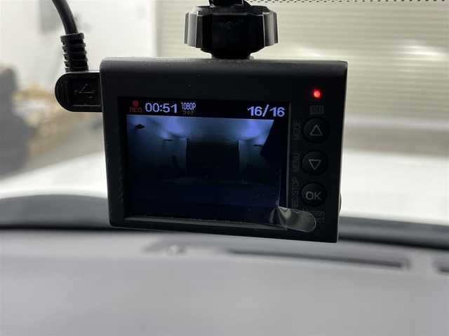 トヨタ ＲＡＶ４ アドベンチャー オフロードPKG 岡山県 2022(令4)年 1.6万km スーパーホワイトⅡ 純正９インチディスプレイオーディオ　/【BT/Carplay】/全周囲カメラ　/レーダークルーズコントロール　/シートヒーター　/エアシート　/ＬＥＤヘッドライト　/ＥＴＣ　/ドライブレコーダー前側　/ステアリングヒーター/スペアキー×1/パワーシート運転席/コーナセンサー前後/オートハイビーム/ダウンヒルアシスト/踏み間違い防止/オートブレーキホールド/ブラインドスポットモニター