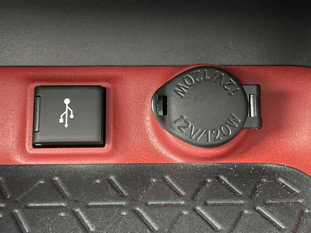 トヨタ ＲＡＶ４ アドベンチャー オフロードPKG 岡山県 2022(令4)年 1.6万km スーパーホワイトⅡ 純正９インチディスプレイオーディオ　/【BT/Carplay】/全周囲カメラ　/レーダークルーズコントロール　/シートヒーター　/エアシート　/ＬＥＤヘッドライト　/ＥＴＣ　/ドライブレコーダー前側　/ステアリングヒーター/スペアキー×1/パワーシート運転席/コーナセンサー前後/オートハイビーム/ダウンヒルアシスト/踏み間違い防止/オートブレーキホールド/ブラインドスポットモニター