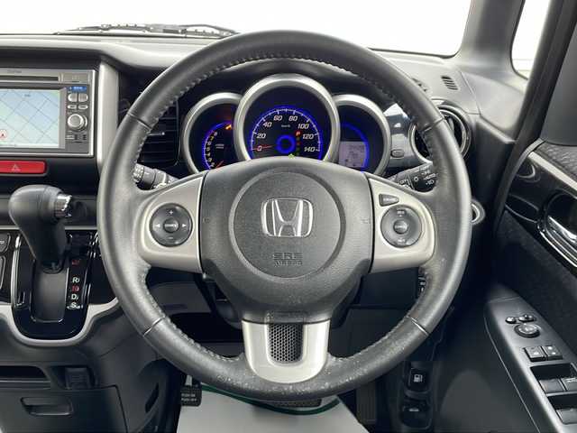 ホンダ Ｎ ＢＯＸ カスタム G ターボパッケージ 山形県 2012(平24)年 4.5万km アラバスターシルバーメタリック 禁煙車/純正ナビ(CD.DVD.SD.USB)/ワンセグ/バックカメラ/両側パワースライドドア/クルーズコントロール/パドルシフト/ETC/横滑り防止/キセノンライト/プッシュスタート/スマートキー