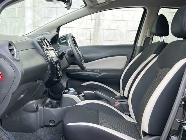 日産 ノート e－パワー X 神奈川県 2017(平29)年 9.9万km スーパーブラック 純正ディーラーナビ(CD/SD/AUX/BT/ワンセグTV)/バックカメラ/衝突被害軽減ブレーキ/レーンキープアシスト/前車両発進アラート/横滑り防止装置/ETC/前方ドライブレコーダー/純正フロアマット/オートライト/ステアリングスイッチ/ISOFIX/保証書/取扱説明書