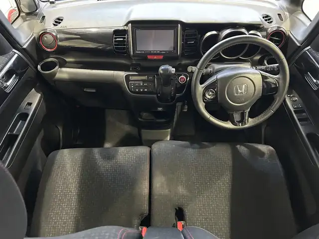 ホンダ Ｎ ＢＯＸ 2トーン カスタム G Lパッケージ 沖縄県 2015(平27)年 6.2万km プレミアムホワイトパールⅡ (株)IDOMが運営する【じしゃロンコザ店】の自社ローン専用車両になりますこちらは現金またはオートローンご利用時の価格です。自社ローンご希望の方は別途その旨お申付け下さい/純正ナビ　/フルセグＴＶ　/ＥＴＣ　/ドライブレコーダー前後　/ＤＶＤ再生　/Ｂｌｕｅｔｏｏｔｈ接続　/片側パワースライドドア　/パワーステアリング　/キセノンヘッドライト　/オートライト　/プッシュスタート