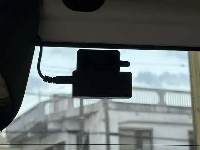 ホンダ Ｎ ＢＯＸ 2トーン カスタム G Lパッケージ 沖縄県 2015(平27)年 6.2万km プレミアムホワイトパールⅡ (株)IDOMが運営する【じしゃロンコザ店】の自社ローン専用車両になりますこちらは現金またはオートローンご利用時の価格です。自社ローンご希望の方は別途その旨お申付け下さい/純正ナビ　/フルセグＴＶ　/ＥＴＣ　/ドライブレコーダー前後　/ＤＶＤ再生　/Ｂｌｕｅｔｏｏｔｈ接続　/片側パワースライドドア　/パワーステアリング　/キセノンヘッドライト　/オートライト　/プッシュスタート