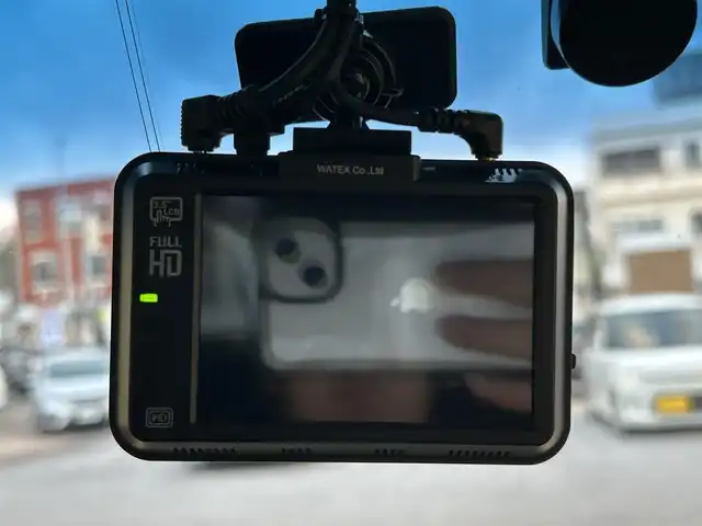 ホンダ Ｎ ＢＯＸ 2トーン カスタム G Lパッケージ 沖縄県 2015(平27)年 6.2万km プレミアムホワイトパールⅡ (株)IDOMが運営する【じしゃロンコザ店】の自社ローン専用車両になりますこちらは現金またはオートローンご利用時の価格です。自社ローンご希望の方は別途その旨お申付け下さい/純正ナビ　/フルセグＴＶ　/ＥＴＣ　/ドライブレコーダー前後　/ＤＶＤ再生　/Ｂｌｕｅｔｏｏｔｈ接続　/片側パワースライドドア　/パワーステアリング　/キセノンヘッドライト　/オートライト　/プッシュスタート