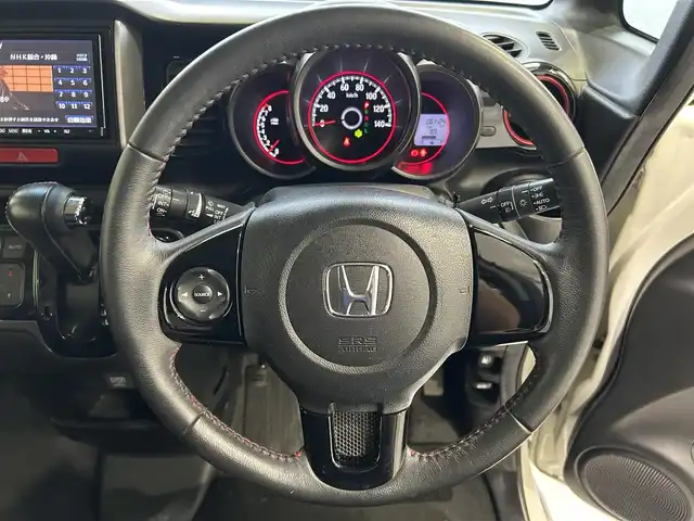 ホンダ Ｎ ＢＯＸ 2トーン カスタム G Lパッケージ 沖縄県 2015(平27)年 6.2万km プレミアムホワイトパールⅡ (株)IDOMが運営する【じしゃロンコザ店】の自社ローン専用車両になりますこちらは現金またはオートローンご利用時の価格です。自社ローンご希望の方は別途その旨お申付け下さい/純正ナビ　/フルセグＴＶ　/ＥＴＣ　/ドライブレコーダー前後　/ＤＶＤ再生　/Ｂｌｕｅｔｏｏｔｈ接続　/片側パワースライドドア　/パワーステアリング　/キセノンヘッドライト　/オートライト　/プッシュスタート