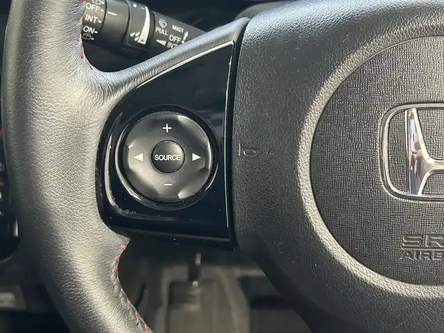 ホンダ Ｎ ＢＯＸ 2トーン カスタム G Lパッケージ 沖縄県 2015(平27)年 6.2万km プレミアムホワイトパールⅡ (株)IDOMが運営する【じしゃロンコザ店】の自社ローン専用車両になりますこちらは現金またはオートローンご利用時の価格です。自社ローンご希望の方は別途その旨お申付け下さい/純正ナビ　/フルセグＴＶ　/ＥＴＣ　/ドライブレコーダー前後　/ＤＶＤ再生　/Ｂｌｕｅｔｏｏｔｈ接続　/片側パワースライドドア　/パワーステアリング　/キセノンヘッドライト　/オートライト　/プッシュスタート