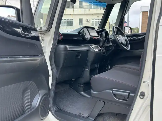 ホンダ Ｎ ＢＯＸ 2トーン カスタム G Lパッケージ 沖縄県 2015(平27)年 6.2万km プレミアムホワイトパールⅡ (株)IDOMが運営する【じしゃロンコザ店】の自社ローン専用車両になりますこちらは現金またはオートローンご利用時の価格です。自社ローンご希望の方は別途その旨お申付け下さい/純正ナビ　/フルセグＴＶ　/ＥＴＣ　/ドライブレコーダー前後　/ＤＶＤ再生　/Ｂｌｕｅｔｏｏｔｈ接続　/片側パワースライドドア　/パワーステアリング　/キセノンヘッドライト　/オートライト　/プッシュスタート