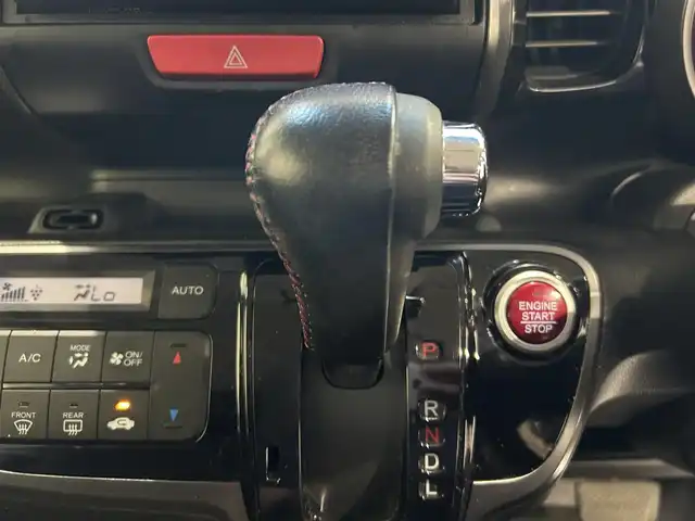 ホンダ Ｎ ＢＯＸ 2トーン カスタム G Lパッケージ 沖縄県 2015(平27)年 6.2万km プレミアムホワイトパールⅡ (株)IDOMが運営する【じしゃロンコザ店】の自社ローン専用車両になりますこちらは現金またはオートローンご利用時の価格です。自社ローンご希望の方は別途その旨お申付け下さい/純正ナビ　/フルセグＴＶ　/ＥＴＣ　/ドライブレコーダー前後　/ＤＶＤ再生　/Ｂｌｕｅｔｏｏｔｈ接続　/片側パワースライドドア　/パワーステアリング　/キセノンヘッドライト　/オートライト　/プッシュスタート