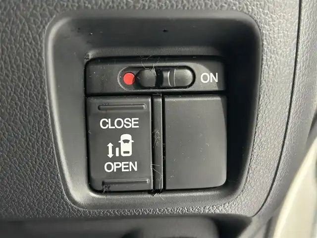 ホンダ Ｎ ＢＯＸ 2トーン カスタム G Lパッケージ 沖縄県 2015(平27)年 6.2万km プレミアムホワイトパールⅡ (株)IDOMが運営する【じしゃロンコザ店】の自社ローン専用車両になりますこちらは現金またはオートローンご利用時の価格です。自社ローンご希望の方は別途その旨お申付け下さい/純正ナビ　/フルセグＴＶ　/ＥＴＣ　/ドライブレコーダー前後　/ＤＶＤ再生　/Ｂｌｕｅｔｏｏｔｈ接続　/片側パワースライドドア　/パワーステアリング　/キセノンヘッドライト　/オートライト　/プッシュスタート