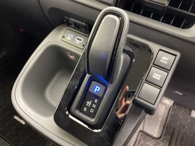 トヨタ シエンタ ハイブリッド Z 道央・札幌 2023(令5)年 1.6万km ホワイトパールクリスタルシャイン ・4WD/・寒冷地仕様/・純正8インチディスプレイオーディオ/&BT&USB&AppleCarPlay&AndroidAuto/・両側パワースライドドア/・バックカメラ/・トヨタセーフティセンス/・ブラインドスポットモニター/・アダプティブクルーズコントロール/・レーンキープアシスト/・横滑り防止装置/・前後社外ドライブレコーダー/・純正ビルトインETC/・フロントワイパーデアイサー/・ドアミラーヒーター&ウィンカー/・LEDヘッドライト/・オートライト/・オートマチックハイビーム/・スマートキー/・スペアキー