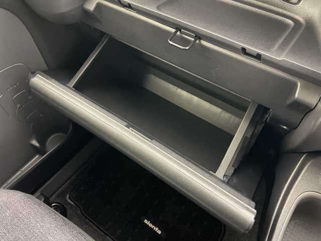 トヨタ シエンタ ハイブリッド Z 道央・札幌 2023(令5)年 1.6万km ホワイトパールクリスタルシャイン ・4WD/・寒冷地仕様/・純正8インチディスプレイオーディオ/&BT&USB&AppleCarPlay&AndroidAuto/・両側パワースライドドア/・バックカメラ/・トヨタセーフティセンス/・ブラインドスポットモニター/・アダプティブクルーズコントロール/・レーンキープアシスト/・横滑り防止装置/・前後社外ドライブレコーダー/・純正ビルトインETC/・フロントワイパーデアイサー/・ドアミラーヒーター&ウィンカー/・LEDヘッドライト/・オートライト/・オートマチックハイビーム/・スマートキー/・スペアキー