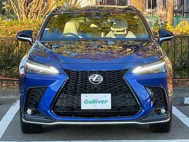 レクサス ＮＸ 450h+ Fスポーツ 宮城県 2022(令4)年 4.6万km ヒートブルーコントラストレイヤリング サンルーフ/４WD/FSPORT専用オレンジブレーキキャリパー/レクサスセーフティシステム＋/・プリクラッシュセーフティ/・レーダークルーズコントロール/・レーントレーシングアシスト/・アダプティブハイビームシステム/・ロードサインアシスト/・ドライバー異常時対応システム/・プロアクティブドライビングアシスト/・フロントクラストラフィックアラート/・レーンチェンジアシスト/・レーンディパーチャーアラート/・発進遅れ告知機能/純正ナビ/・コネクティッドナビ/フルセグTV/USB/・全方位カメラ/・ドライブレコーダー/・純正ETC２．０/・デジタルインナーミラー/寒冷地仕様/本革シート/・シートヒーター/・シートベンチレーション/・パワーシート/・シートメモリー/革巻きステアリング/・ステアリングヒーター/・ステアリングスイッチ/・パドルシフト/ブラインドスポットモニター/ヘッドアップディスプレイ/電子パーキング/・オートブレーキホールド/パワーバックドア/純正フロアマット/純正アルミホイール/純正ヴィークルパワーコネクタ