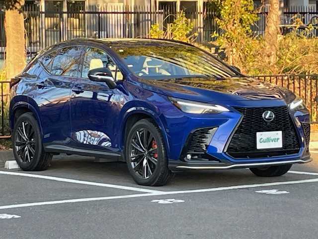 レクサス ＮＸ 450h+ Fスポーツ 宮城県 2022(令4)年 4.6万km ヒートブルーコントラストレイヤリング サンルーフ/４WD/FSPORT専用オレンジブレーキキャリパー/レクサスセーフティシステム＋/・プリクラッシュセーフティ/・レーダークルーズコントロール/・レーントレーシングアシスト/・アダプティブハイビームシステム/・ロードサインアシスト/・ドライバー異常時対応システム/・プロアクティブドライビングアシスト/・フロントクラストラフィックアラート/・レーンチェンジアシスト/・レーンディパーチャーアラート/・発進遅れ告知機能/純正ナビ/・コネクティッドナビ/フルセグTV/USB/・全方位カメラ/・ドライブレコーダー/・純正ETC２．０/・デジタルインナーミラー/寒冷地仕様/本革シート/・シートヒーター/・シートベンチレーション/・パワーシート/・シートメモリー/革巻きステアリング/・ステアリングヒーター/・ステアリングスイッチ/・パドルシフト/ブラインドスポットモニター/ヘッドアップディスプレイ/電子パーキング/・オートブレーキホールド/パワーバックドア/純正フロアマット/純正アルミホイール/純正ヴィークルパワーコネクタ