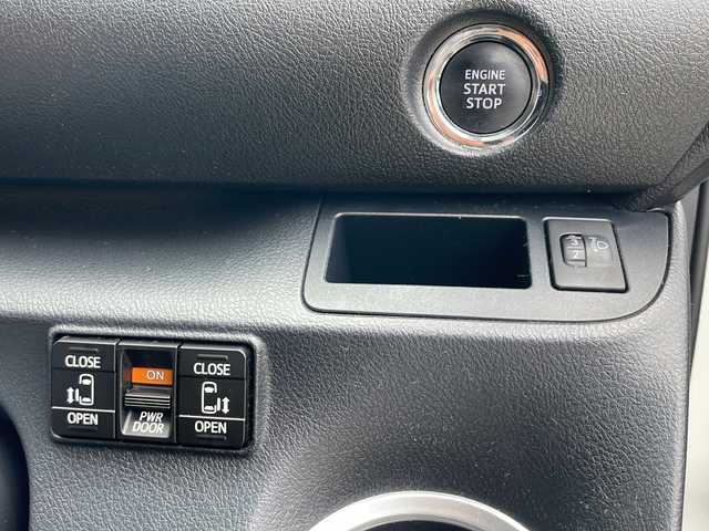 トヨタ シエンタ G 埼玉県 2018(平30)年 5.2万km ホワイトパールクリスタルシャイン 外部検査実施済み/純正ＳＤナビ＆フルセグＴＶ/（ＤＶＤ＆ＣＤ＆ＭＳＶ＆ＢＴ）/フリップダウンモニター/バックカメラ/ビルトインＥＴＣ/前後ドライブレコーダー/革巻きステアリング/ステアリングリモコン/アイドリングストップ/両側パワースライドドア/フォグランプ/電動格納ミラー/スマートキー/プッシュスタート/Ｗエアバッグ/横滑り防止機能/ＡＢＳ/ドアバイザー/フロアマット/取扱説明書（車両＆ナビ）/スマートスペアキー有