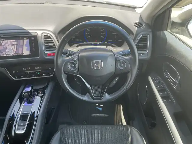 ホンダ ヴェゼル ハイブリッド Z 長崎県 2014(平26)年 11.6万km ホワイトオーキッドパール (株)IDOMが運営する【じしゃロン長崎店】の自社ローン専用車両になりますこちらは現金またはオートローンご利用時の価格です。自社ローンご希望の方は別途その旨お申付け下さい/ナビ　/バックカメラ　/ハーフレザーシート　/シートヒーター　/クルーズコントロール　/衝突被害軽減ブレーキ　/ＬＥＤヘッドライト　/オートライト　/パドルシフト　/ＥＴＣ　/コーナーセンサー　/プッシュスタート/スマートキー/電格ミラー