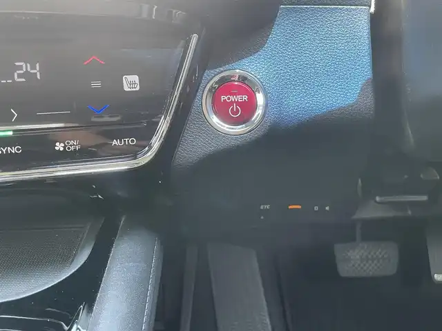 ホンダ ヴェゼル ハイブリッド Z 長崎県 2014(平26)年 11.6万km ホワイトオーキッドパール (株)IDOMが運営する【じしゃロン長崎店】の自社ローン専用車両になりますこちらは現金またはオートローンご利用時の価格です。自社ローンご希望の方は別途その旨お申付け下さい/ナビ　/バックカメラ　/ハーフレザーシート　/シートヒーター　/クルーズコントロール　/衝突被害軽減ブレーキ　/ＬＥＤヘッドライト　/オートライト　/パドルシフト　/ＥＴＣ　/コーナーセンサー　/プッシュスタート/スマートキー/電格ミラー