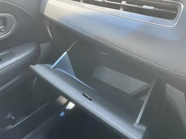 ホンダ ヴェゼル ハイブリッド Z 長崎県 2014(平26)年 11.6万km ホワイトオーキッドパール (株)IDOMが運営する【じしゃロン長崎店】の自社ローン専用車両になりますこちらは現金またはオートローンご利用時の価格です。自社ローンご希望の方は別途その旨お申付け下さい/ナビ　/バックカメラ　/ハーフレザーシート　/シートヒーター　/クルーズコントロール　/衝突被害軽減ブレーキ　/ＬＥＤヘッドライト　/オートライト　/パドルシフト　/ＥＴＣ　/コーナーセンサー　/プッシュスタート/スマートキー/電格ミラー