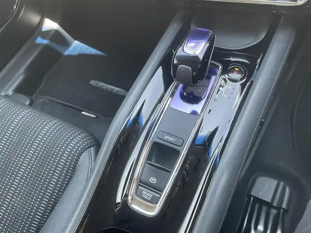 ホンダ ヴェゼル ハイブリッド Z 長崎県 2014(平26)年 11.6万km ホワイトオーキッドパール (株)IDOMが運営する【じしゃロン長崎店】の自社ローン専用車両になりますこちらは現金またはオートローンご利用時の価格です。自社ローンご希望の方は別途その旨お申付け下さい/ナビ　/バックカメラ　/ハーフレザーシート　/シートヒーター　/クルーズコントロール　/衝突被害軽減ブレーキ　/ＬＥＤヘッドライト　/オートライト　/パドルシフト　/ＥＴＣ　/コーナーセンサー　/プッシュスタート/スマートキー/電格ミラー