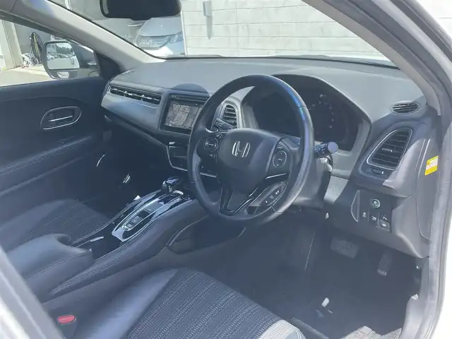 ホンダ ヴェゼル ハイブリッド Z 長崎県 2014(平26)年 11.6万km ホワイトオーキッドパール (株)IDOMが運営する【じしゃロン長崎店】の自社ローン専用車両になりますこちらは現金またはオートローンご利用時の価格です。自社ローンご希望の方は別途その旨お申付け下さい/ナビ　/バックカメラ　/ハーフレザーシート　/シートヒーター　/クルーズコントロール　/衝突被害軽減ブレーキ　/ＬＥＤヘッドライト　/オートライト　/パドルシフト　/ＥＴＣ　/コーナーセンサー　/プッシュスタート/スマートキー/電格ミラー