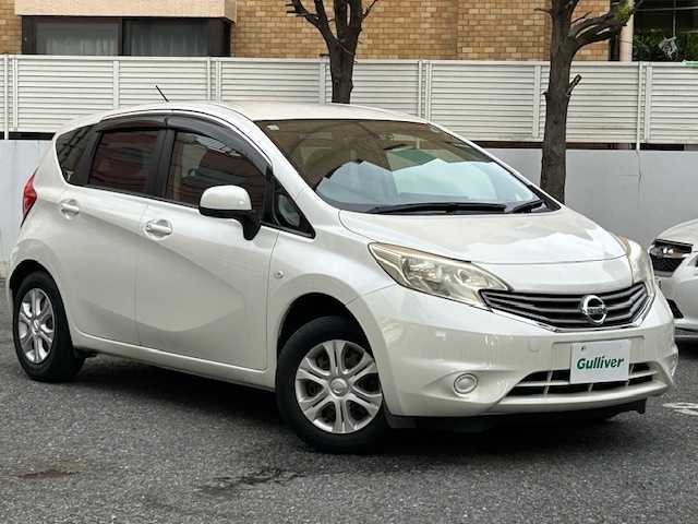 日産 ノート X DIG－S 東京都 2013(平25)年 2.9万km ブリリアントホワイトパール 登録時走行28997km/社外メモリーナビ・フルセグTV/バックカメラ/オートエアコン/ETC/前後ドライブレコーダー/スマートキー/H28.29.30.R1.2.3.4.6年記録簿/保証書・取説/スペアキー