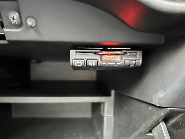 日産 ノート X DIG－S 東京都 2013(平25)年 2.9万km ブリリアントホワイトパール 登録時走行28997km/社外メモリーナビ・フルセグTV/バックカメラ/オートエアコン/ETC/前後ドライブレコーダー/スマートキー/H28.29.30.R1.2.3.4.6年記録簿/保証書・取説/スペアキー
