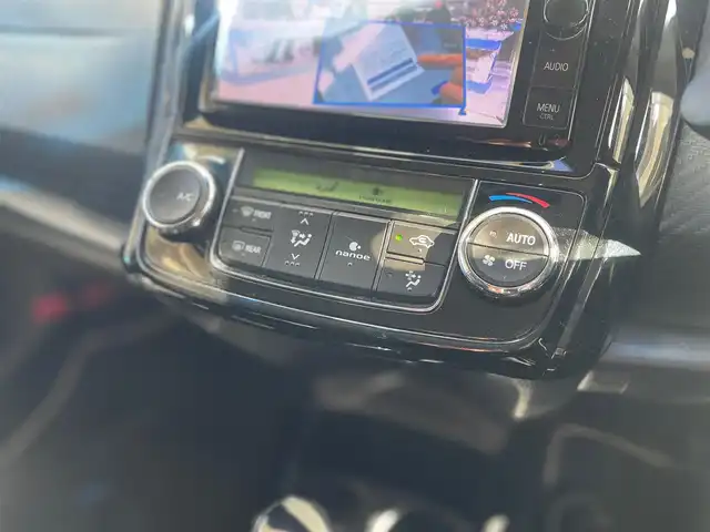 トヨタ カローラ フィールダー HV G エアロツアラー W×B 愛知県 2015(平27)年 11.1万km ホワイトパールクリスタルシャイン /当店買取/禁煙/TRDフロントエアロ//純正ナビNSZN-W64T/バックカメラ//フルセグTV/CD/SD/Bluetooth/DVD//社外ガングリップステアリング//社外マフラーガナドール//社外16AW//HID/Aライト/ハーフレザー//SRSカーテンエアバック//ISOFIX/純正Fマット/ドアバイザー//保証書/取説/ナビ取説/スマートキー//エアロ/ドラレコ