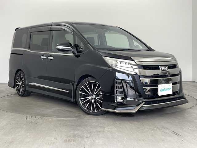 トヨタ ノア Si ダブルバイビーⅡ 兵庫県 2019(令1)年 2.3万km ブラック ・純正9インチナビ&TV&CD&DVD&BT&HDMI&SD/・純正12.1インチフリップダウンモニター/・両側パワースライドドア/・純正プレミアムサウンドシステム/・モデリスタ(フロント・サイド・リア)/・トヨタセーフティセンス/・プリクラッシュセーフティ/・レーンディパーチャーアラート/・クリアランスソナー/・オートマチックハイビーム/・LEDヘッドライト/・RAYS 18インチAW/・社外パーフェクトダンパー５Gスペシャル/・全長式車高調キット/・BRITZ スロットルコントローラー/・ルームミラー一体型レーダー探知機/・クルーズコントロール/・パーキングサポートブレーキ/・先行車発進告知/・ハーフレザーシート/・オットマン/・フォグランプ/・ビルトインETC2.0/・純正ドライブレコーダー/・プッシュスタート/・スペアキー/・ステアリングリモコン