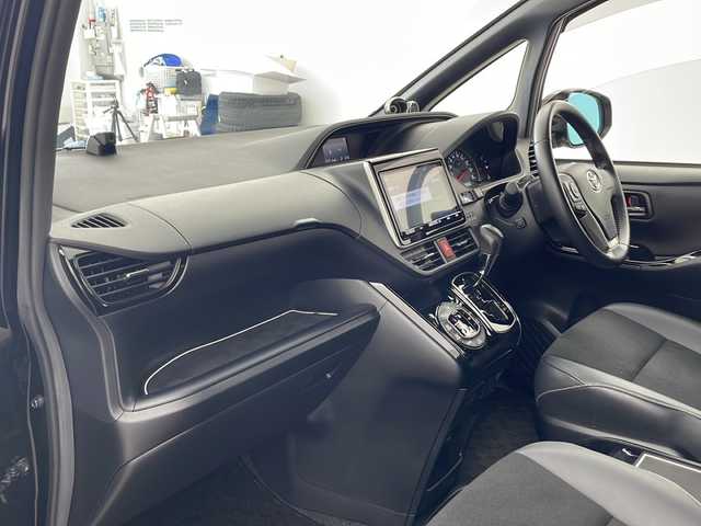 トヨタ ノア Si ダブルバイビーⅡ 兵庫県 2019(令1)年 2.3万km ブラック ・純正9インチナビ&TV&CD&DVD&BT&HDMI&SD/・純正12.1インチフリップダウンモニター/・両側パワースライドドア/・純正プレミアムサウンドシステム/・モデリスタ(フロント・サイド・リア)/・トヨタセーフティセンス/・プリクラッシュセーフティ/・レーンディパーチャーアラート/・クリアランスソナー/・オートマチックハイビーム/・LEDヘッドライト/・RAYS 18インチAW/・社外パーフェクトダンパー５Gスペシャル/・全長式車高調キット/・BRITZ スロットルコントローラー/・ルームミラー一体型レーダー探知機/・クルーズコントロール/・パーキングサポートブレーキ/・先行車発進告知/・ハーフレザーシート/・オットマン/・フォグランプ/・ビルトインETC2.0/・純正ドライブレコーダー/・プッシュスタート/・スペアキー/・ステアリングリモコン