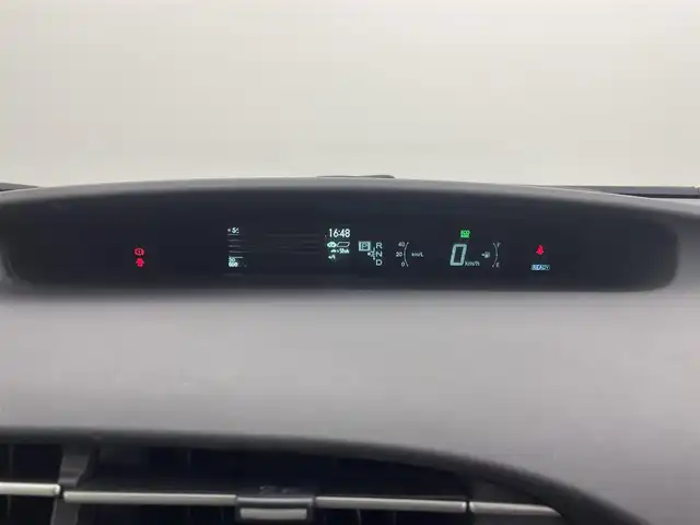 トヨタ プリウス S 群馬県 2015(平27)年 6.1万km ホワイトパールクリスタルシャイン 純正７インチナビ　バックカメラ　ＨＩＤオートライト　フォグランプ　ステリングリモコン　プッシュスタート　スマートキー　ＥＴＣ　横滑り防止装置　純正フロアマット　カーテンエアバッグ　オートエアコン　禁煙