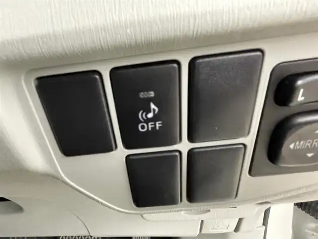 トヨタ プリウス S 群馬県 2015(平27)年 6.1万km ホワイトパールクリスタルシャイン 純正７インチナビ　バックカメラ　ＨＩＤオートライト　フォグランプ　ステリングリモコン　プッシュスタート　スマートキー　ＥＴＣ　横滑り防止装置　純正フロアマット　カーテンエアバッグ　オートエアコン　禁煙