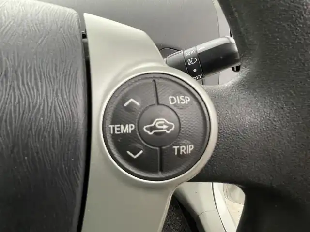 トヨタ プリウス S 群馬県 2015(平27)年 6.1万km ホワイトパールクリスタルシャイン 純正７インチナビ　バックカメラ　ＨＩＤオートライト　フォグランプ　ステリングリモコン　プッシュスタート　スマートキー　ＥＴＣ　横滑り防止装置　純正フロアマット　カーテンエアバッグ　オートエアコン　禁煙