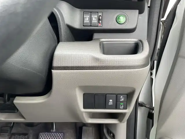 ホンダ ステップワゴン G 山梨県 2016(平28)年 14.3万km ホワイトオーキッドパール ワンオーナー/4WD/純正SDナビ(VXM-164CSi)/純正CD/DVD/Bluetooth接続/バックカメラ/純正ドライブレコーダー/両側電動スライドドア/ETC/衝突被害軽減システム/レーンキープアシスト/横滑り防止装置/取扱説明書/保証書