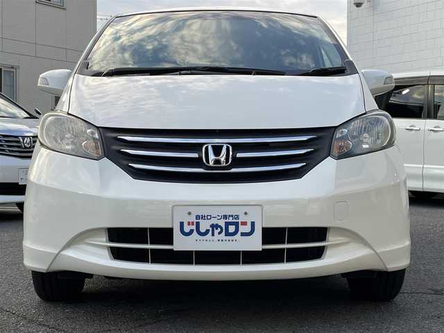 ホンダ フリード G ジャストセレクション 三重県 2011(平23)年 8.6万km プレミアムホワイトパール (株)IDOMが運営する【じしゃロン四日市店】の自社ローン専用車両になります。こちらは現金またはオートローンご利用時の価格です。自社ローンご希望の方は別途その旨お申付け下さい/社外ナビ＜MDV-L402＞/(ワンセグTV/CD/DVD/USB)/バックカメラ/ETC/HIDヘッドライト/オートライト/前後ドライブレコーダー/片側パワースライドドア/純正フロアマット/オートエアコン/リモコンキー
