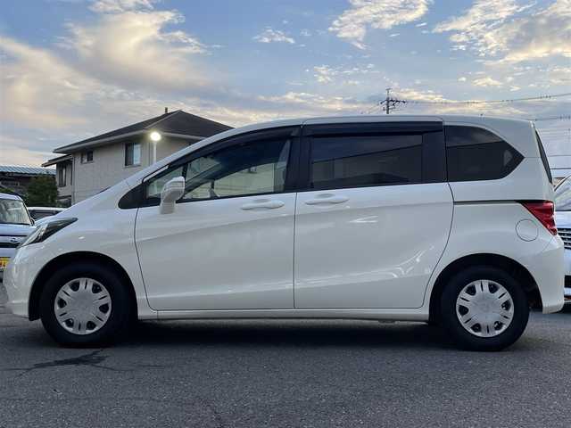 ホンダ フリード G ジャストセレクション 三重県 2011(平23)年 8.6万km プレミアムホワイトパール (株)IDOMが運営する【じしゃロン四日市店】の自社ローン専用車両になります。こちらは現金またはオートローンご利用時の価格です。自社ローンご希望の方は別途その旨お申付け下さい/社外ナビ＜MDV-L402＞/(ワンセグTV/CD/DVD/USB)/バックカメラ/ETC/HIDヘッドライト/オートライト/前後ドライブレコーダー/片側パワースライドドア/純正フロアマット/オートエアコン/リモコンキー