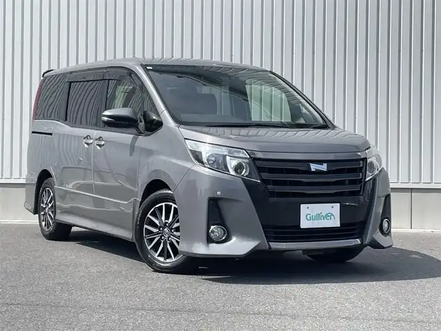 トヨタ ノア Si ダブルバイビー 群馬県 2017(平29)年 11.8万km アイスチタニウムマイカメタリック 純正9型SDナビ/（CD/DVD/SD/Bluetooth/MSV）/フルセグテレビ/バックカメラ/純正12.1型フリップダウンモニター/セーフティセンスC/・プリクラッシュセーフティシステム/・レーンディパーチャーアラート/・オートマチックハイビーム/クルーズコントロール/両側パワースライドドア/ハーフレザーシート/純正ドライブレコーダー/LEDヘッドランプ/ETC/プッシュスタート/純正フロアマット/純正ドアバイザー/保証書/取扱説明書/スペアキー