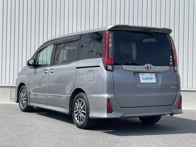トヨタ ノア Si ダブルバイビー 群馬県 2017(平29)年 11.8万km アイスチタニウムマイカメタリック 純正9型SDナビ/（CD/DVD/SD/Bluetooth/MSV）/フルセグテレビ/バックカメラ/純正12.1型フリップダウンモニター/セーフティセンスC/・プリクラッシュセーフティシステム/・レーンディパーチャーアラート/・オートマチックハイビーム/クルーズコントロール/両側パワースライドドア/ハーフレザーシート/純正ドライブレコーダー/LEDヘッドランプ/ETC/プッシュスタート/純正フロアマット/純正ドアバイザー/保証書/取扱説明書/スペアキー