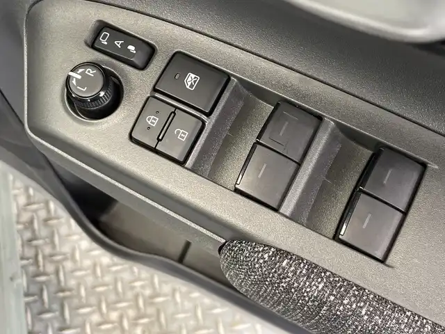 トヨタ シエンタ ハイブリッド Z 栃木県 2024(令6)年 1.4万km アーバンカーキ 純正メモリナビ/（Bluetooth/USB/フルセグTV）/バックカメラ/全方位カメラ/トヨタチームメイト/プリクラッシュセーフティ/レーンデパーチャーアラート/ロードサインアシスト/オートマチックハイビーム/ETC/両側パワースライドドア/オートライト/LEDヘッドライト/横滑り防止装置/スマートキー/プッシュスタート/アイドリングストップ/ステアリングスイッチ/電動格納ミラー/純正フロアマット