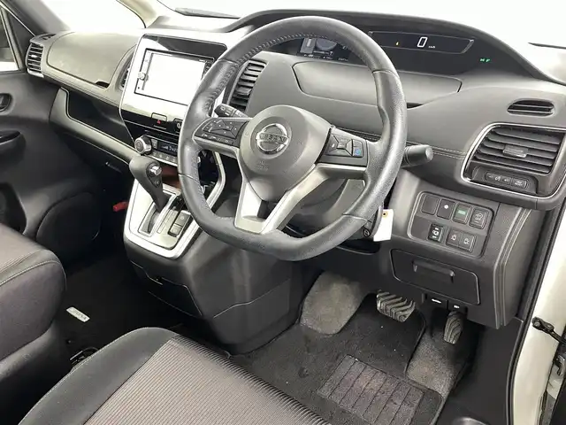 日産 セレナ ハイウェイスター G 福島県 2016(平28)年 3.8万km ブリリアントホワイトパール エマージェンシーブレーキ/・レーンキープアシスト/・標識認識機能/・プロパイロット/・クリアランスソナー/純正ナビ/・型番：MM316D-W/・フルセグTV/Bluetooth/CD/DVD/・アラウンドビューモニター/・ETC/・ドライブレコーダー/・インテリジェントルームミラー/アイドリングストップ/両側パワースライドドア/・ハンズフリースライドドア/電子パーキング/・オートホールド/革巻きステアリング/・ステアリングリモコン/プッシュスタート/・スマートキー/LEDヘッドライト/・オートライト/・フォグライト/電動格納ミラー/純正フロアマット/ドアバイザー