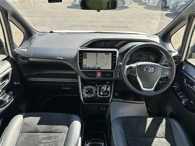 トヨタ ヴォクシー ハイブリッド ZS 煌Ⅲ 福岡県 2021(令3)年 2.5万km ホワイトパールクリスタルシャイン 純正10型メモリーナビ【フルセグTV・CD・DVD・HDMI】 バックモニター 後席モニター コーナーセンサー 両側パワスラ クルーズコントロール ドラレコ ビルトインETC2.0 シートヒーター スマートキー 純正LEDヘッドライト 純正フロアマット 純正アルミホイール プッシュスタート