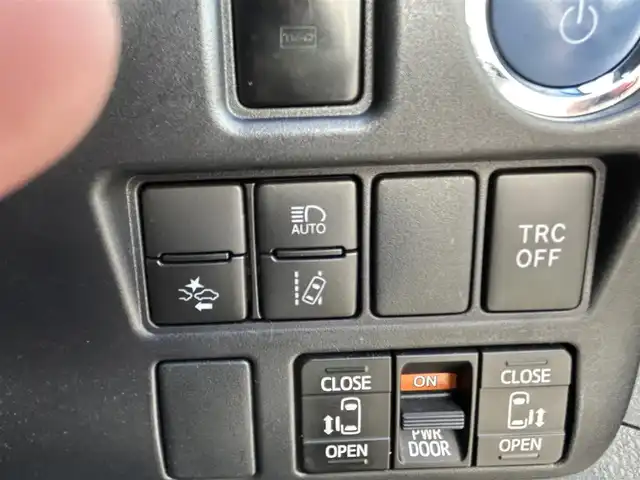 トヨタ ヴォクシー ハイブリッド ZS 煌Ⅲ 福岡県 2021(令3)年 2.5万km ホワイトパールクリスタルシャイン 純正10型メモリーナビ【フルセグTV・CD・DVD・HDMI】 バックモニター 後席モニター コーナーセンサー 両側パワスラ クルーズコントロール ドラレコ ビルトインETC2.0 シートヒーター スマートキー 純正LEDヘッドライト 純正フロアマット 純正アルミホイール プッシュスタート