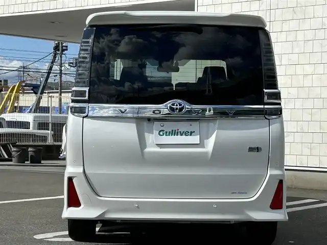 トヨタ ヴォクシー ハイブリッド ZS 煌Ⅲ 福岡県 2021(令3)年 2.5万km ホワイトパールクリスタルシャイン 純正10型メモリーナビ【フルセグTV・CD・DVD・HDMI】 バックモニター 後席モニター コーナーセンサー 両側パワスラ クルーズコントロール ドラレコ ビルトインETC2.0 シートヒーター スマートキー 純正LEDヘッドライト 純正フロアマット 純正アルミホイール プッシュスタート