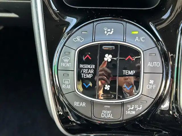 トヨタ ヴォクシー ハイブリッド ZS 煌Ⅲ 福岡県 2021(令3)年 2.5万km ホワイトパールクリスタルシャイン 純正10型メモリーナビ【フルセグTV・CD・DVD・HDMI】 バックモニター 後席モニター コーナーセンサー 両側パワスラ クルーズコントロール ドラレコ ビルトインETC2.0 シートヒーター スマートキー 純正LEDヘッドライト 純正フロアマット 純正アルミホイール プッシュスタート