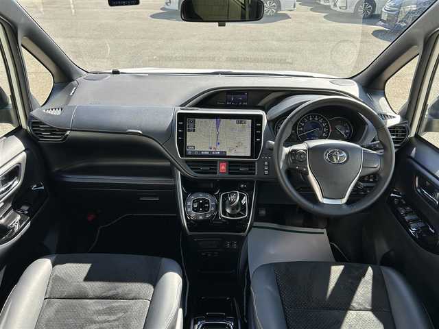 トヨタ ヴォクシー ハイブリッド ZS 煌Ⅲ 福岡県 2021(令3)年 2.5万km ホワイトパールクリスタルシャイン 純正10型メモリーナビ【フルセグTV・CD・DVD・HDMI】 バックモニター 後席モニター コーナーセンサー 両側パワスラ クルーズコントロール ドラレコ ビルトインETC2.0 シートヒーター スマートキー 純正LEDヘッドライト 純正フロアマット 純正アルミホイール プッシュスタート