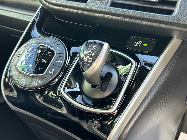 トヨタ ヴォクシー ハイブリッド ZS 煌Ⅲ 福岡県 2021(令3)年 2.5万km ホワイトパールクリスタルシャイン 純正10型メモリーナビ【フルセグTV・CD・DVD・HDMI】 バックモニター 後席モニター コーナーセンサー 両側パワスラ クルーズコントロール ドラレコ ビルトインETC2.0 シートヒーター スマートキー 純正LEDヘッドライト 純正フロアマット 純正アルミホイール プッシュスタート