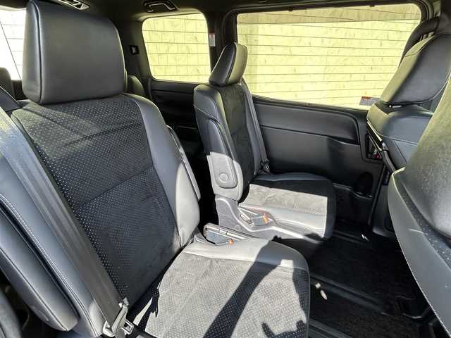 トヨタ ヴォクシー ハイブリッド ZS 煌Ⅲ 福岡県 2021(令3)年 2.5万km ホワイトパールクリスタルシャイン 純正10型メモリーナビ【フルセグTV・CD・DVD・HDMI】 バックモニター 後席モニター コーナーセンサー 両側パワスラ クルーズコントロール ドラレコ ビルトインETC2.0 シートヒーター スマートキー 純正LEDヘッドライト 純正フロアマット 純正アルミホイール プッシュスタート